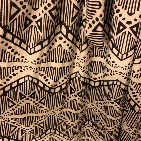 Beautiful Patterned Dress - Picture 3 of 3